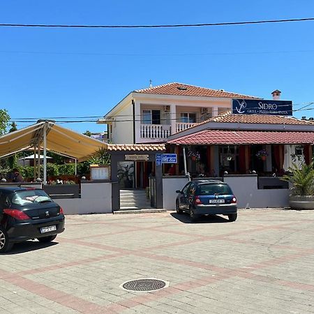 Apartment And Rooms Sidro 佩特坎内 外观 照片