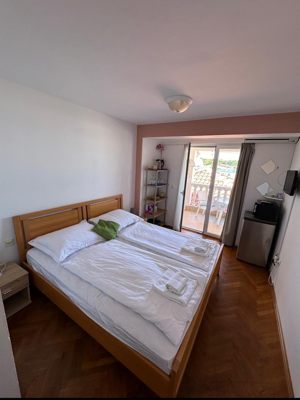 Apartment And Rooms Sidro 佩特坎内 外观 照片